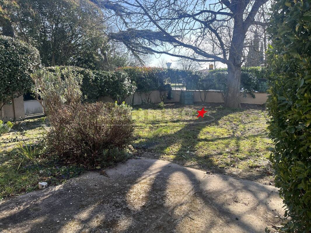 Maison à LAUZERVILLE