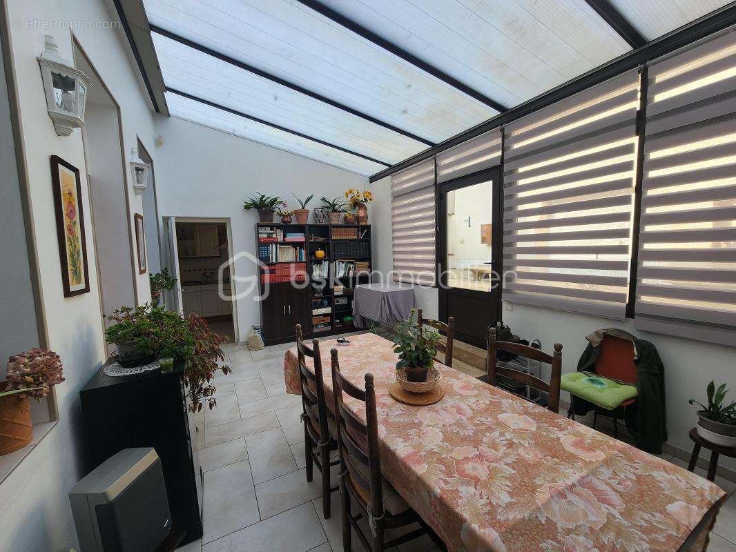 Maison à VILLENEUVE-LA-GUYARD