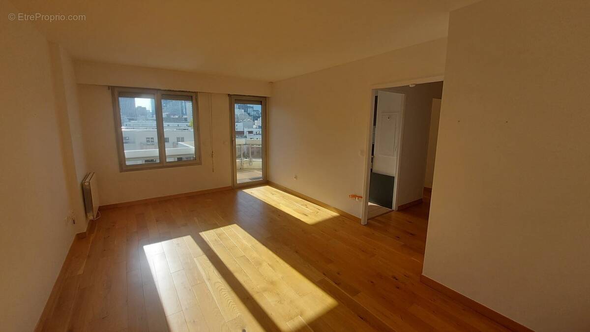 Appartement à COURBEVOIE