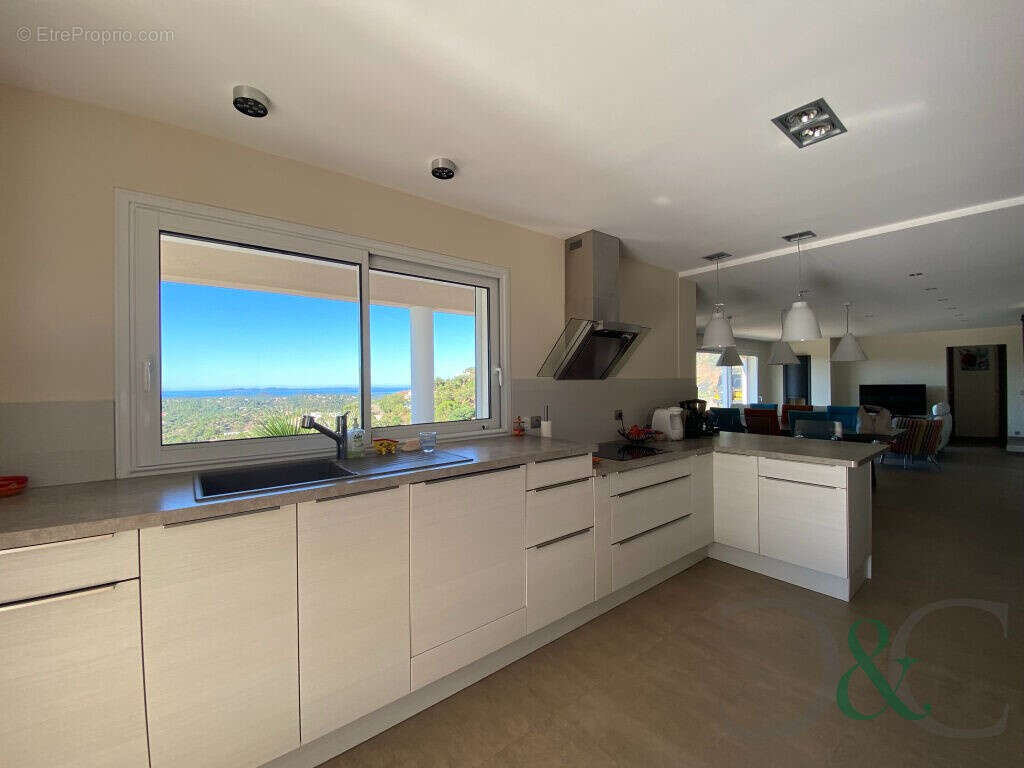 Maison à LA LONDE-LES-MAURES