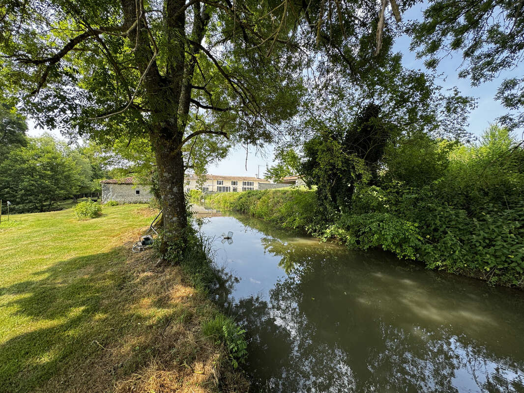 Maison à CHALLIGNAC