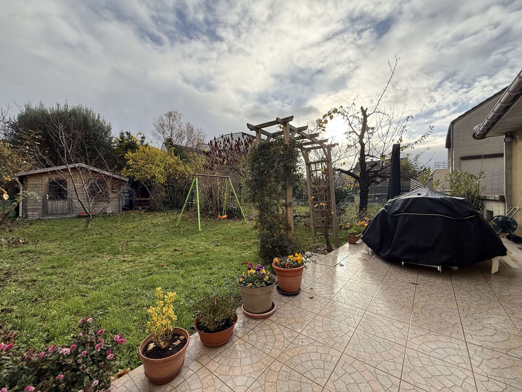 Maison à LE BLANC-MESNIL