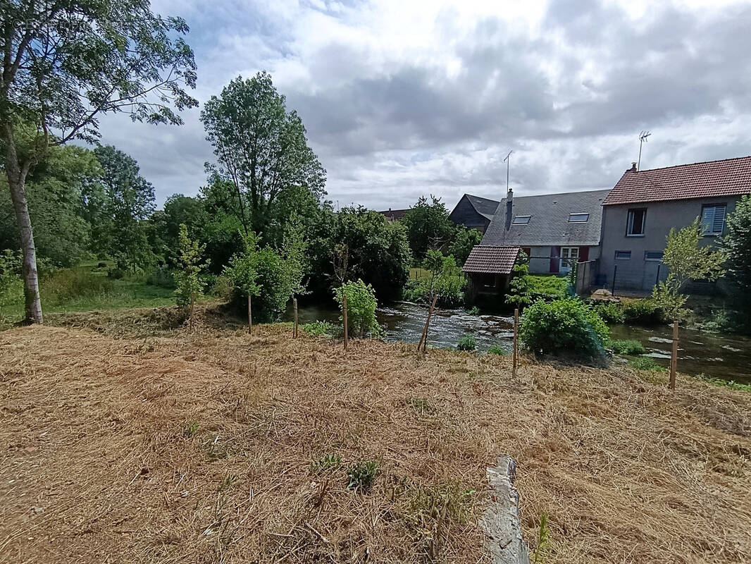 Terrain à THIVARS