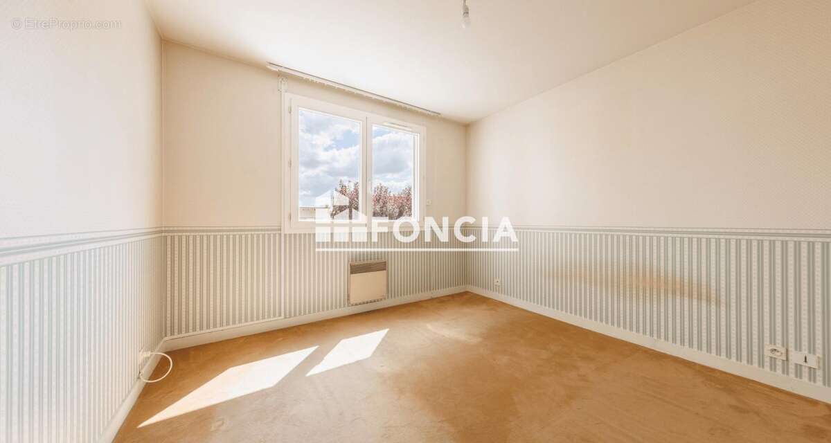 Grand T2 traversant avec balcon, parking et cave - photo 7