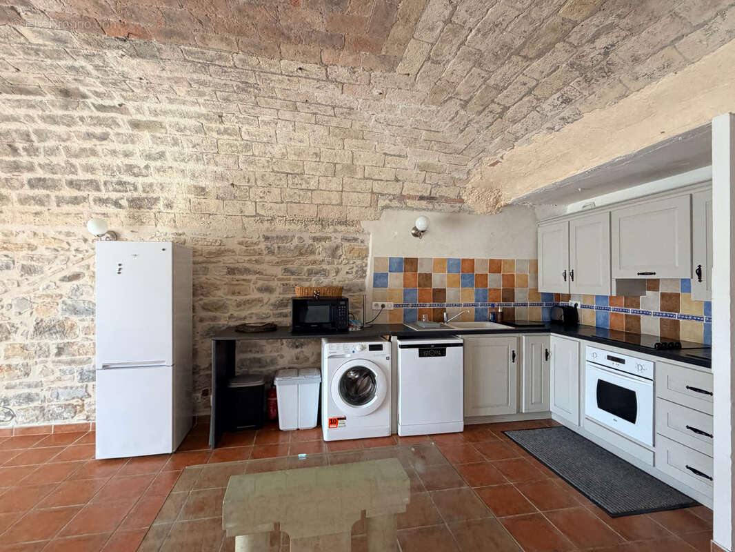 Appartement à CANAULES-ET-ARGENTIERES