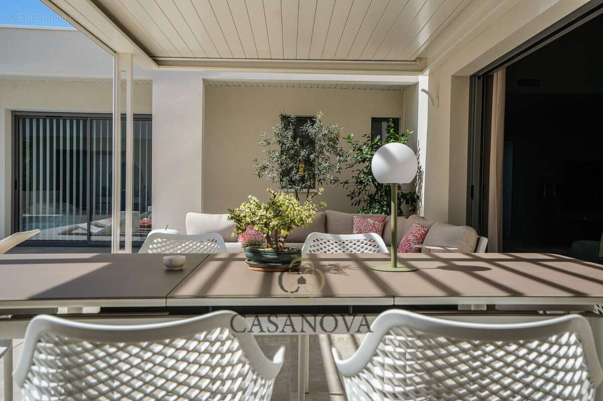 Maison à SAINT-MATHIEU-DE-TREVIERS