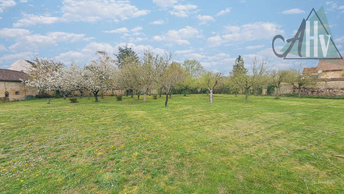Proche NOGENT SUR SEINE - Grande maison de 150 m2 avec 5 chambres, dépendances et grand jardin - photo 4