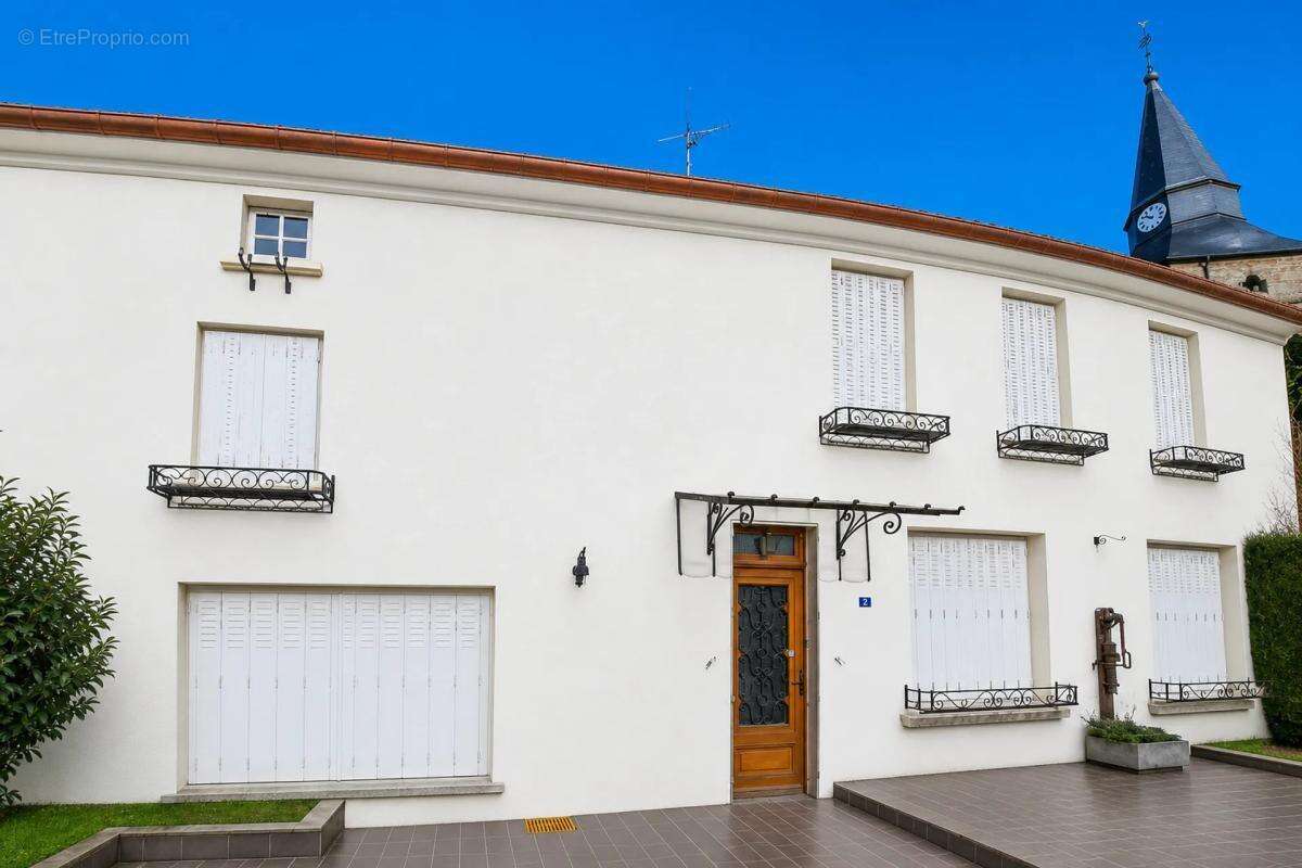 Maison lumineuse de 200 m² à Vrécourt avec jardin - photo 7