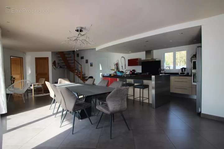 Maison à SERRIERES-EN-CHAUTAGNE