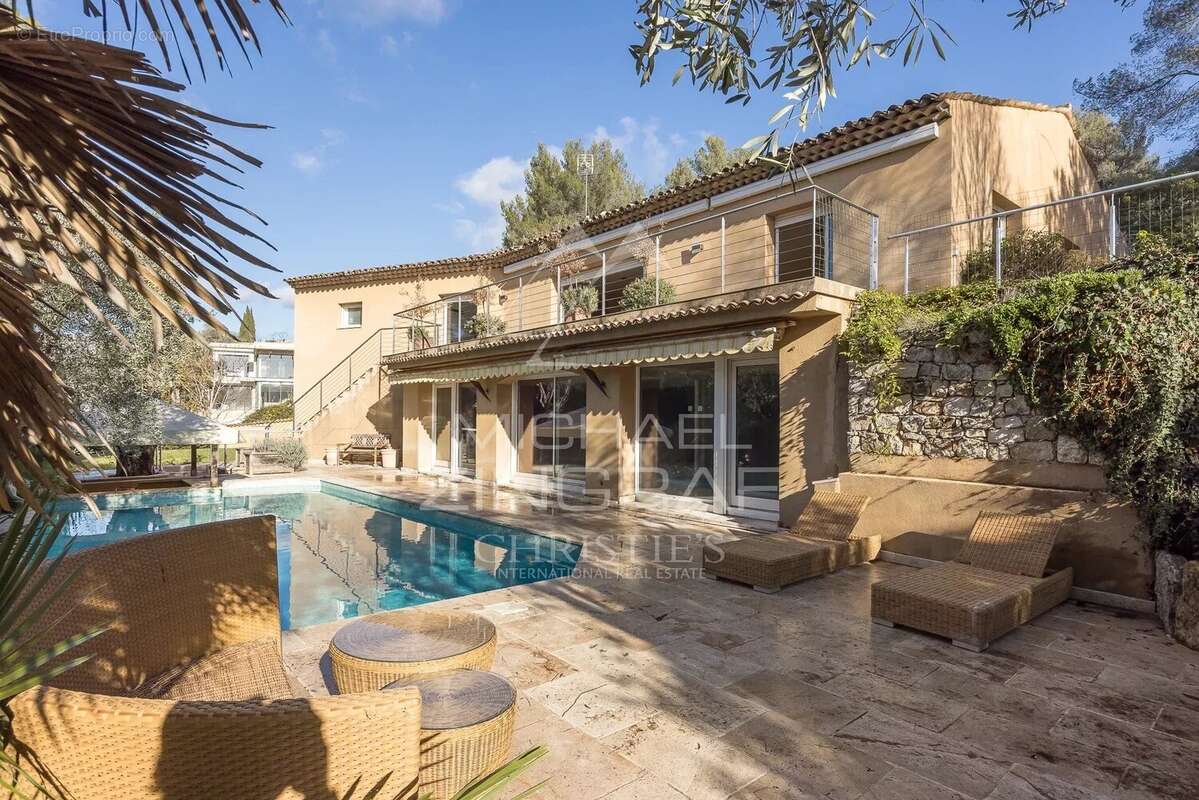 Maison à ROQUEFORT-LES-PINS