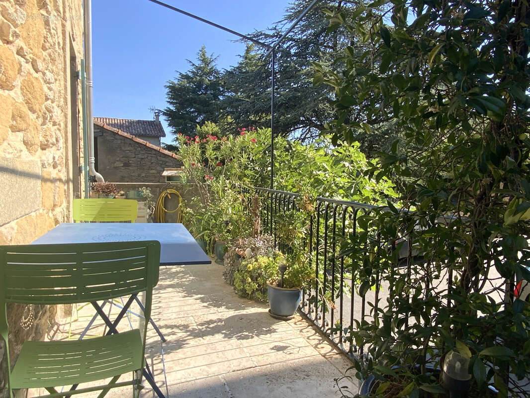 Charmante maison de village en pierres avec terrasse. - photo 4