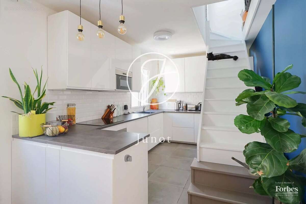 Appartement à PARIS-14E