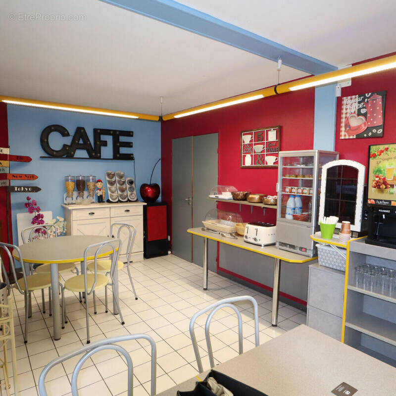 Commerce à VARENNES-VAUZELLES