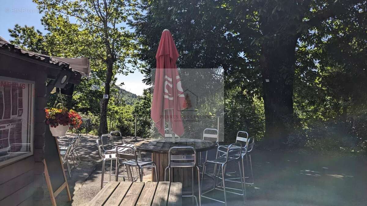 Commerce à LE COLLET-DE-DEZE