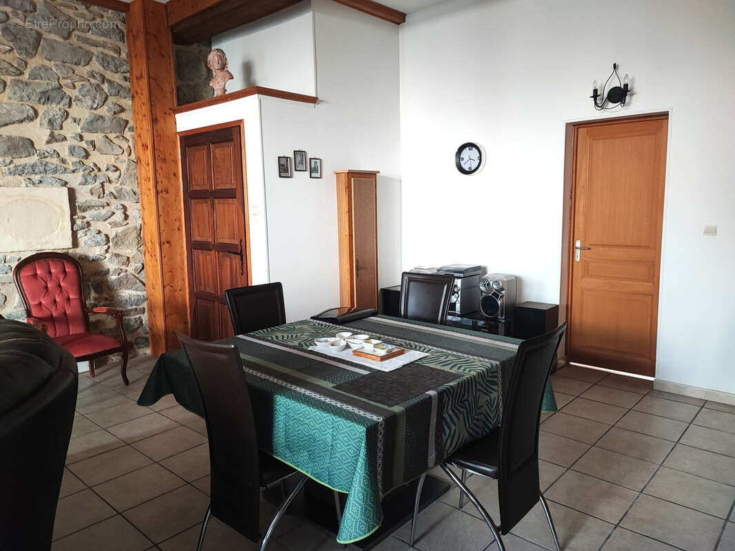 Maison à AZILLE