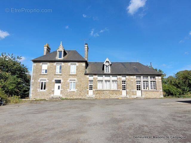 Maison à SAINT-HILAIRE-DU-HARCOUET
