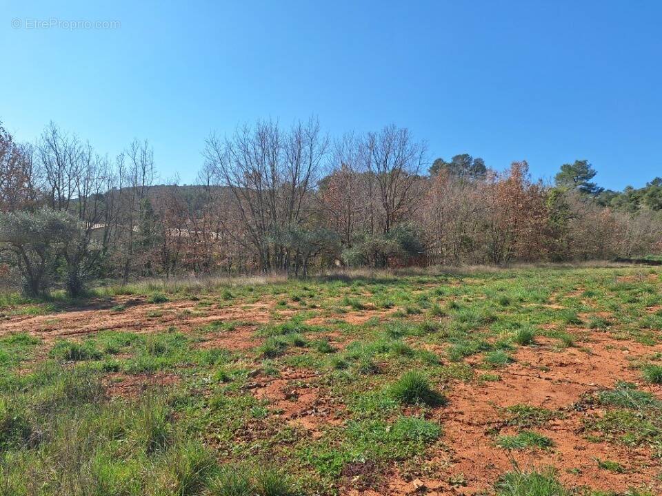 Photo Terrain à Montmeyan au prix de 86 000€
