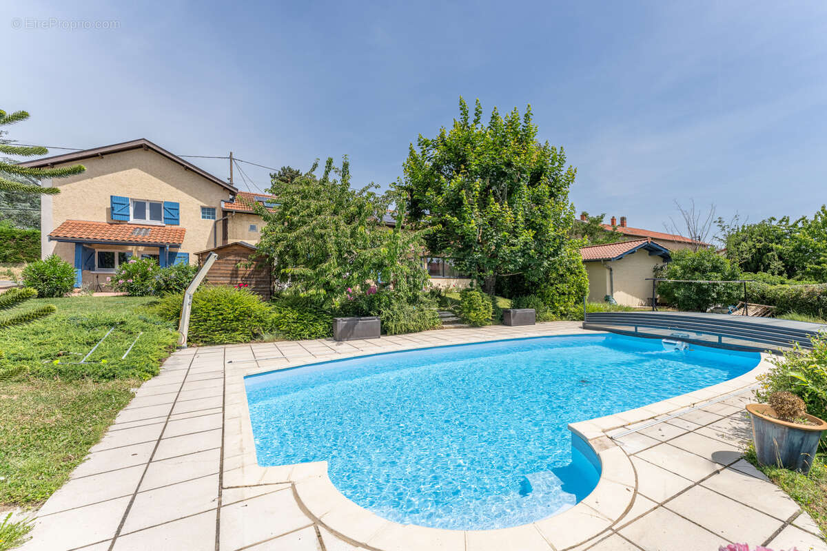 Maison à GREZIEU-LA-VARENNE