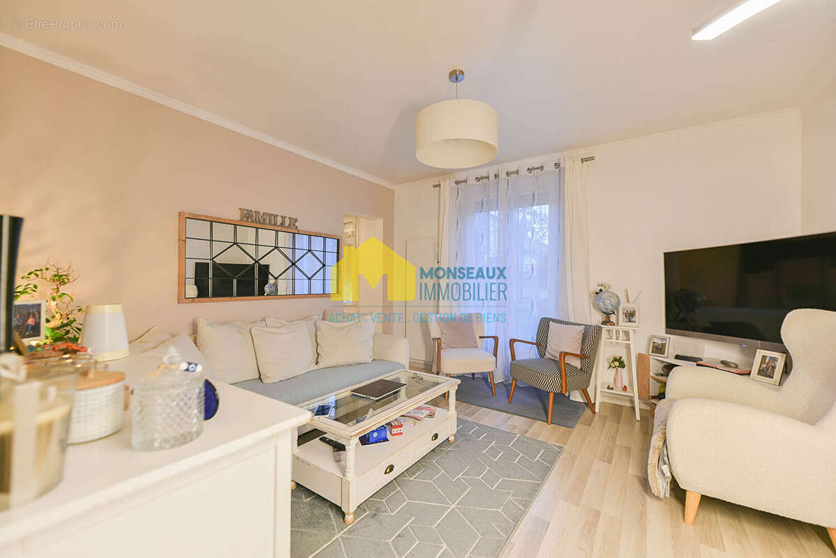 Appartement à SAINTE-GENEVIEVE-DES-BOIS