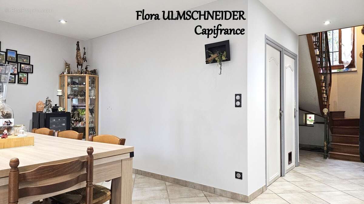 Authenticité et espace : grande maison mitoyenne en pierre avec 5 chambres à vendre à CHINDRIEUX avec garage et terrain proche d - photo 9