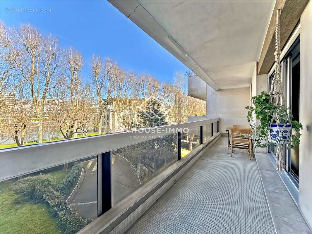Appartement à NEUILLY-SUR-SEINE