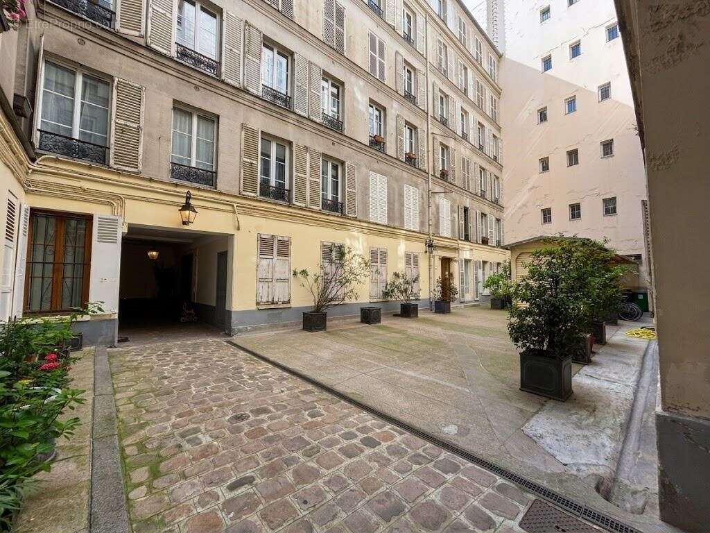 2 pièces meublé – à 50 m de l’École Militaire, emplacement premium - photo 2