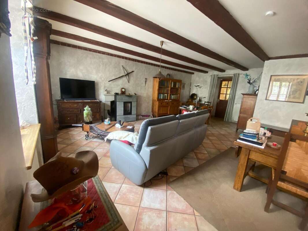 Maison 240 m² à Saint-Amandin  - photo 2