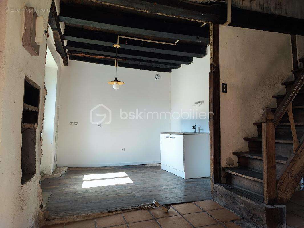 Maison à NEUVIC-ENTIER