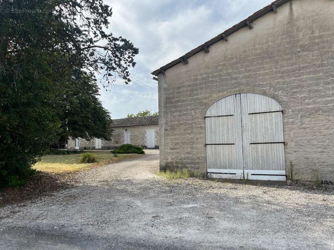 Maison 127 m² à Saint-Perdoux  - photo 5