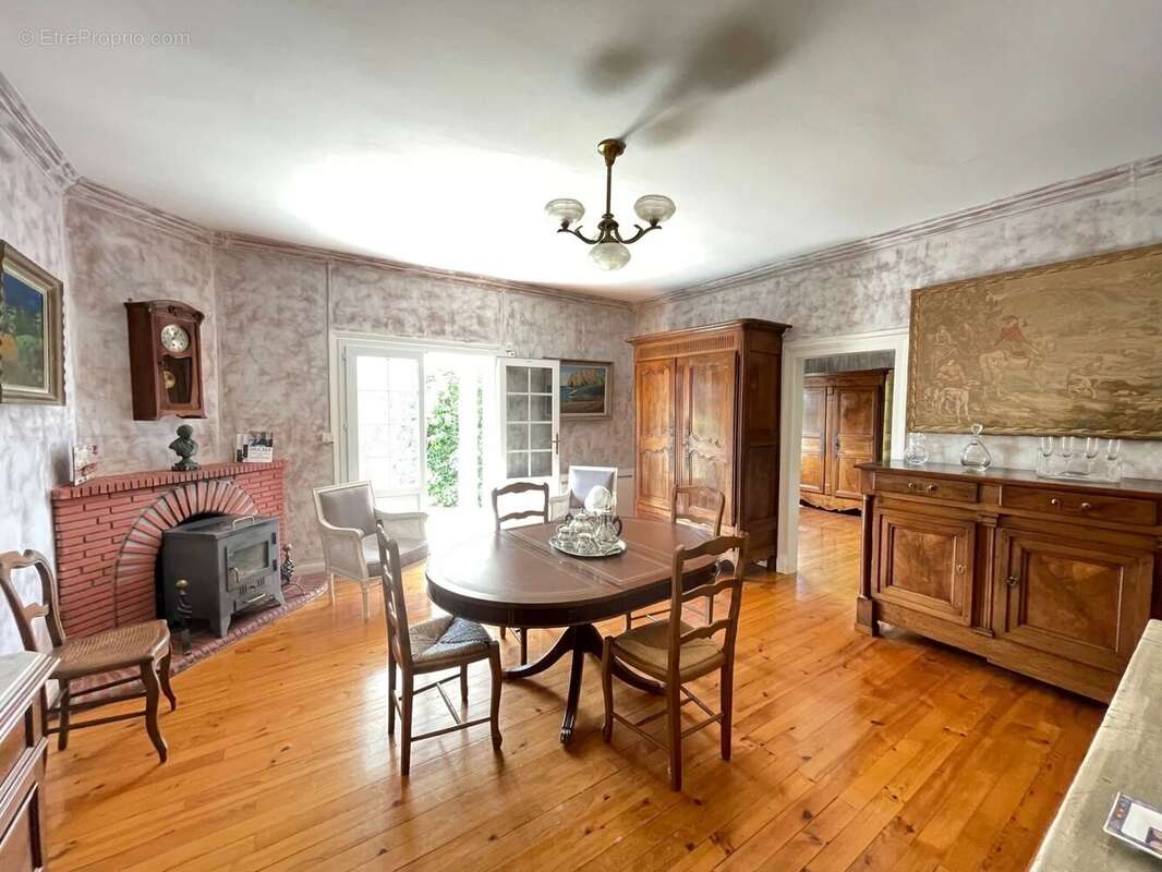 Maison à TOURNON-SAINT-PIERRE