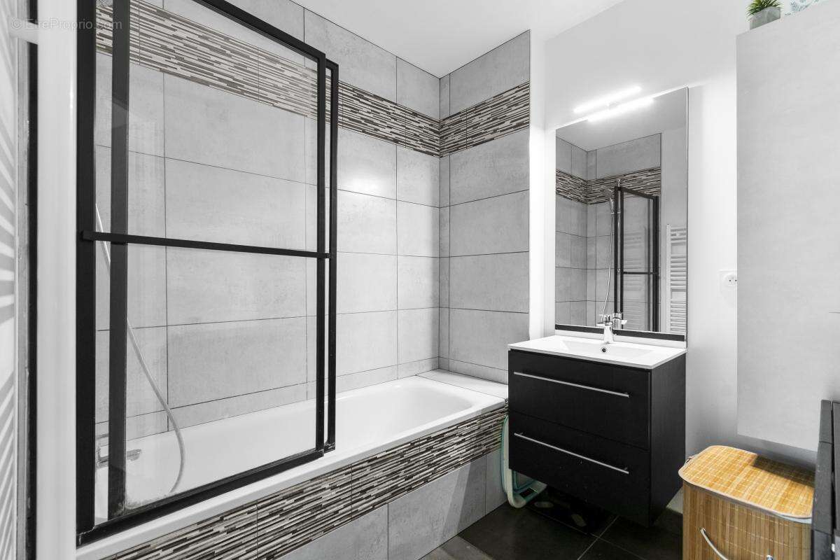 Appartement à LA GARENNE-COLOMBES