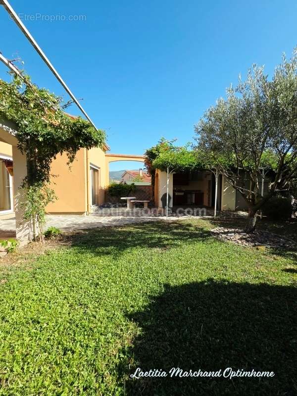 Maison 4 chambres jardin centre ville de Prades (66) - photo 12