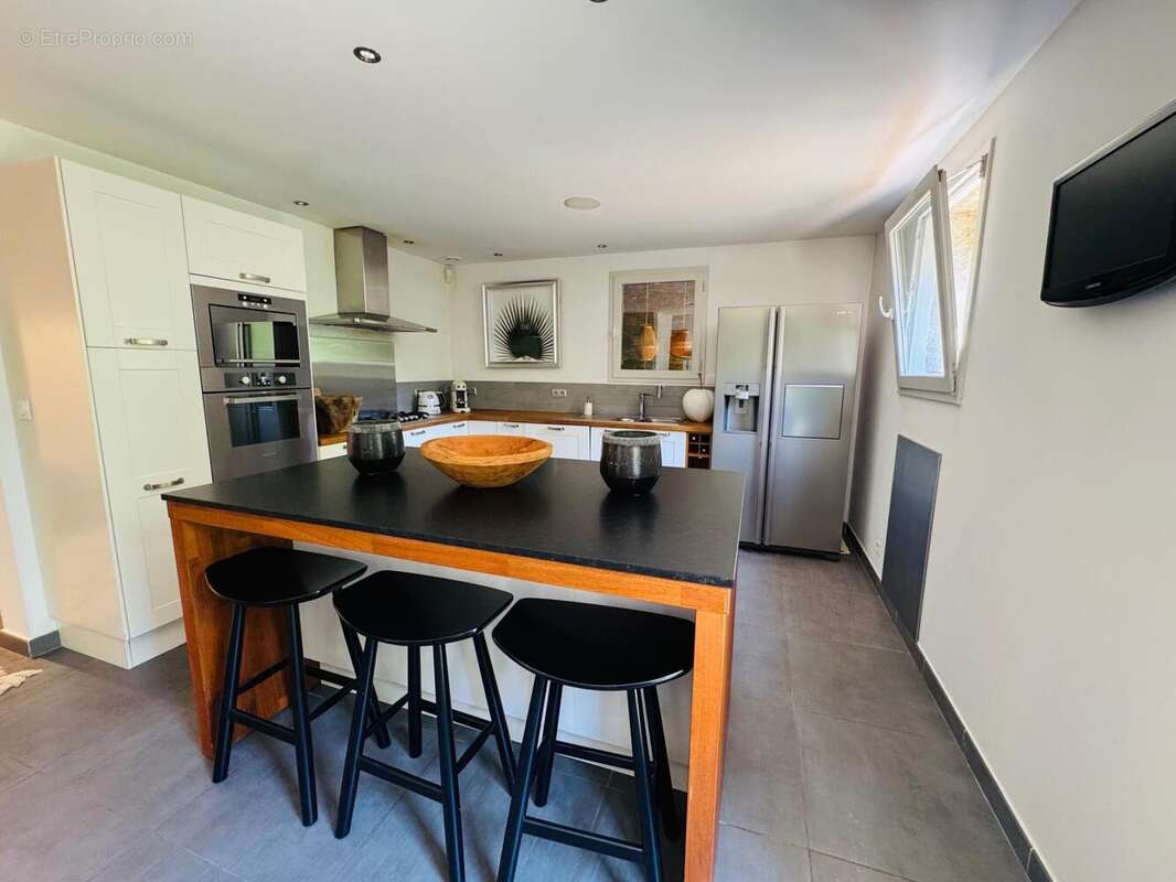 Maison 135 m² à Saint-Martin-De-La-Brasque  - photo 6