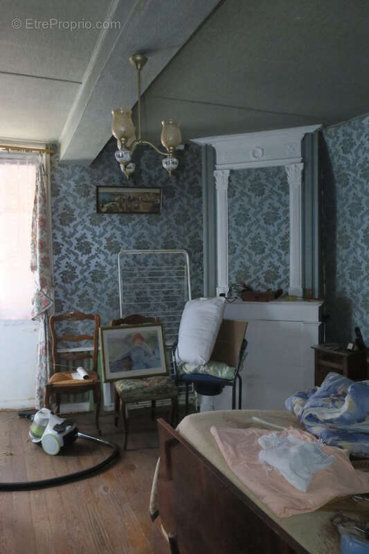 Maison à MARINGUES