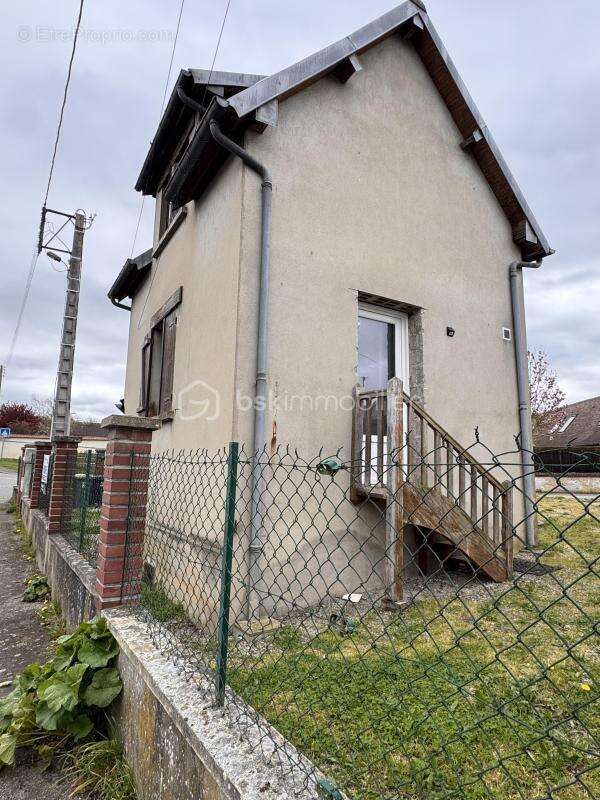 Appartement à ARNIERES-SUR-ITON