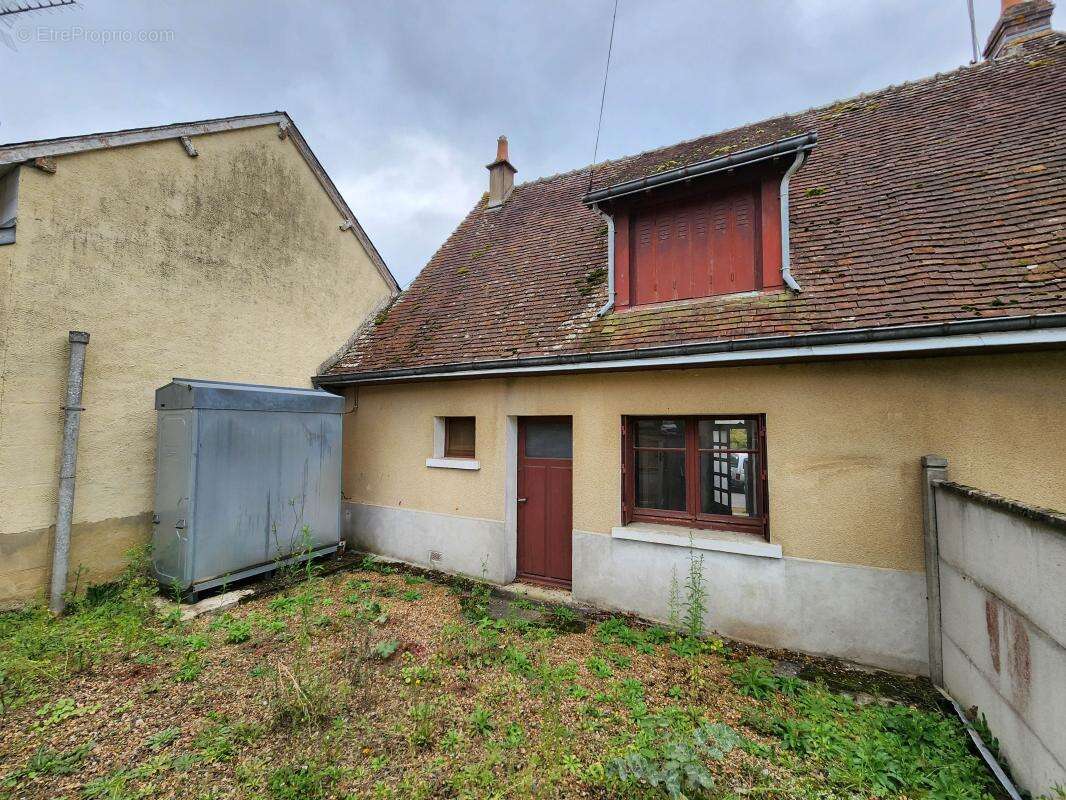 Maison à SARGE-SUR-BRAYE