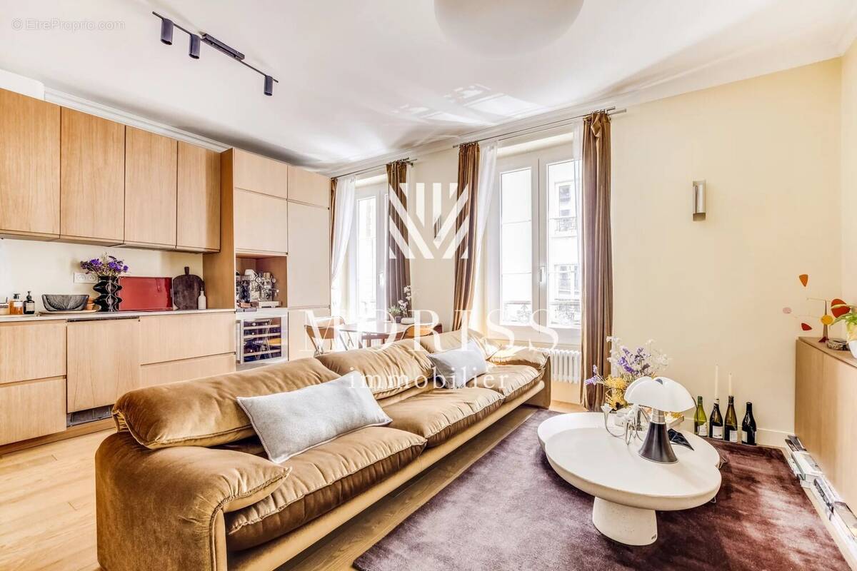 Appartement à PARIS-17E