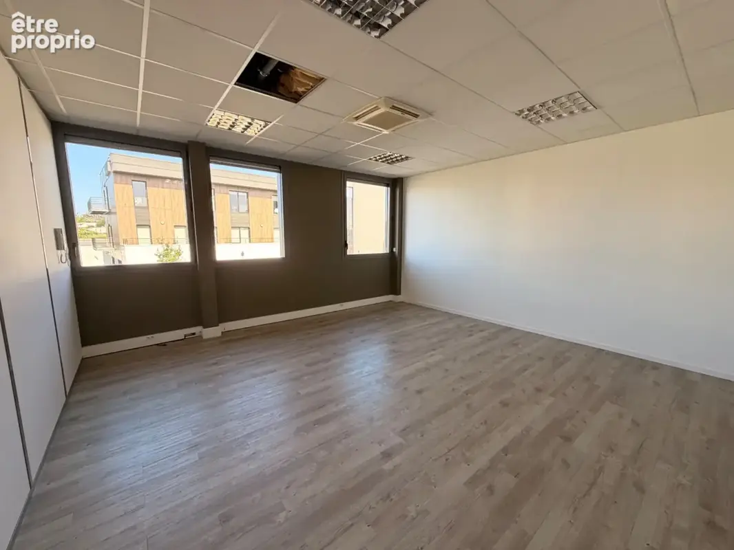 Plateau de bureaux à vendre SAINTE FOY LES LYON (69), bureaux d'une surface de 190 m² (partie privative) et 20 m² de parties com - photo 8