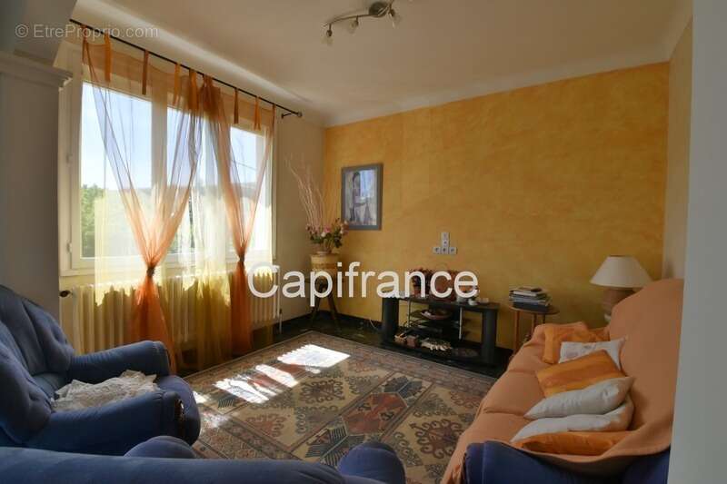 Maison à SAINT-BARTHELEMY-DE-VALS