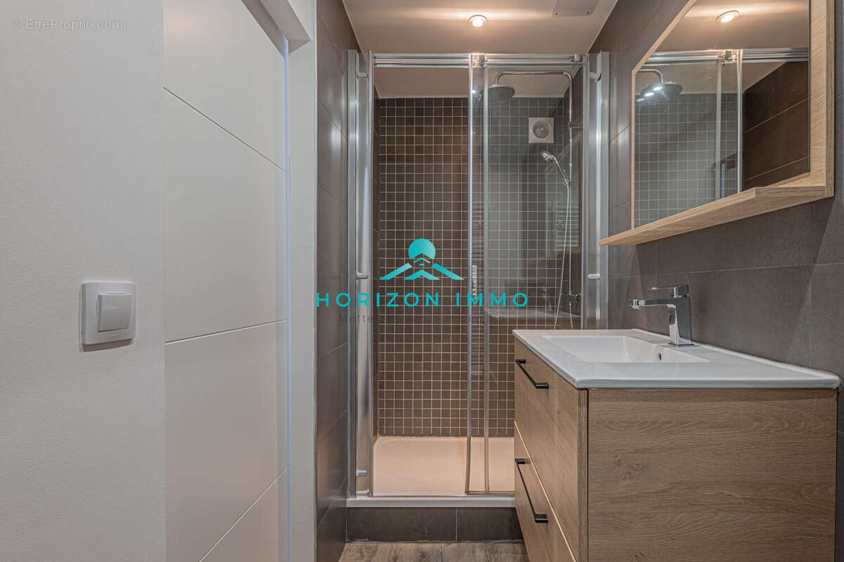 Appartement à SAINT-LAURENT-DU-VAR