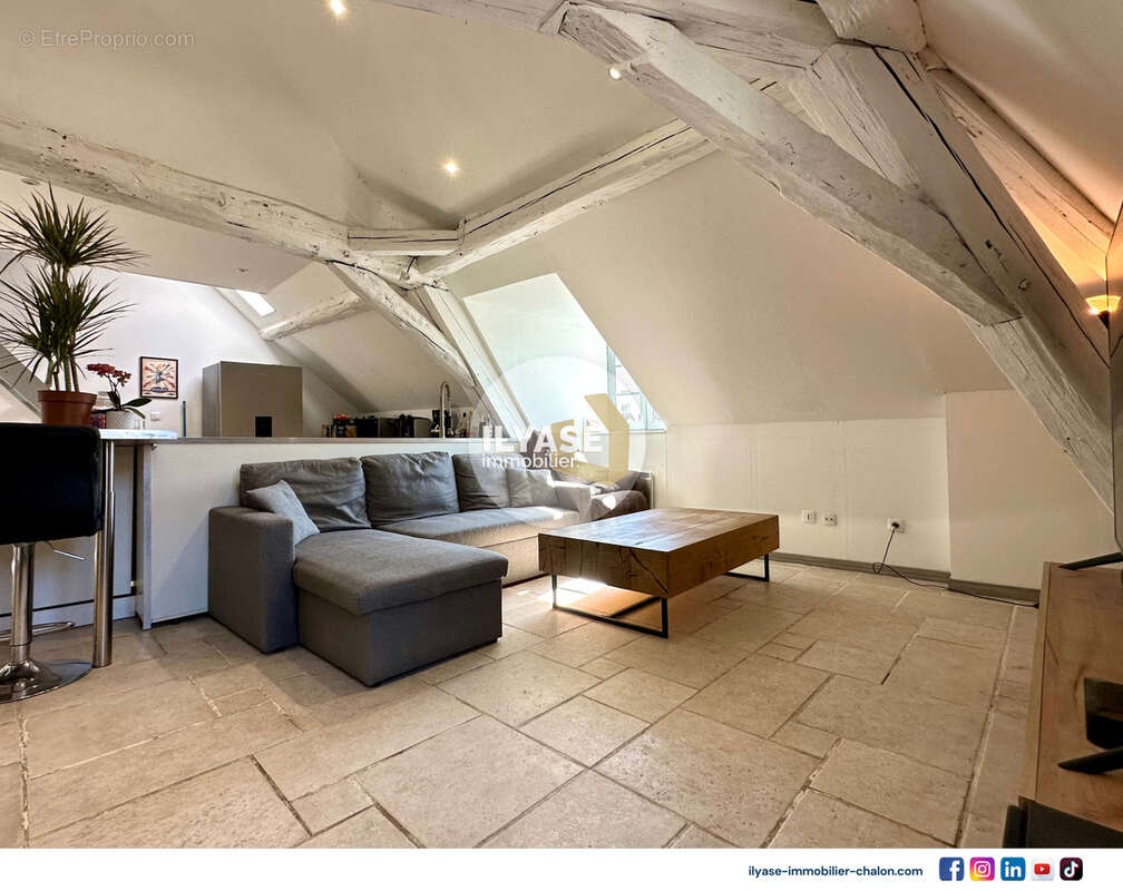 Appartement T3  77 m2  Centre-ville - photo 2