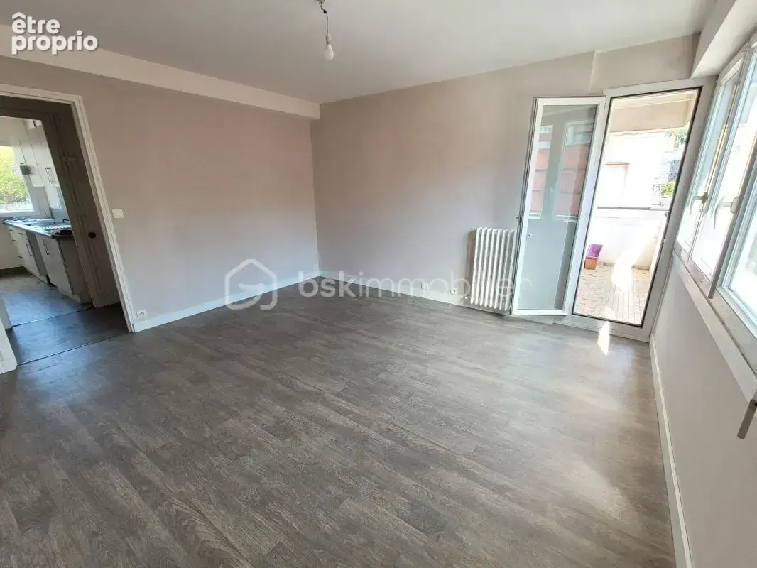 Appartement F3, 2 chambres, loggia, cave - photo 2