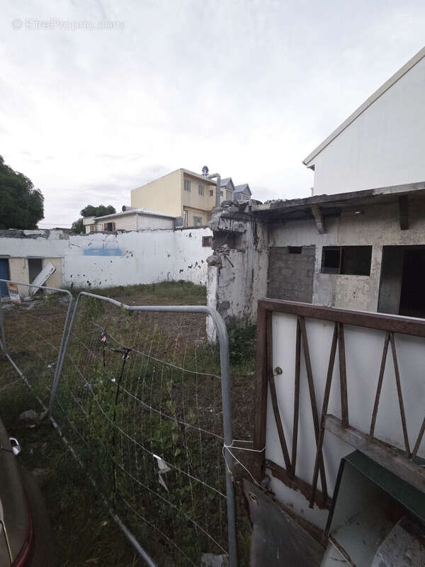 Photo 3 - Terrain à SAINT-DENIS