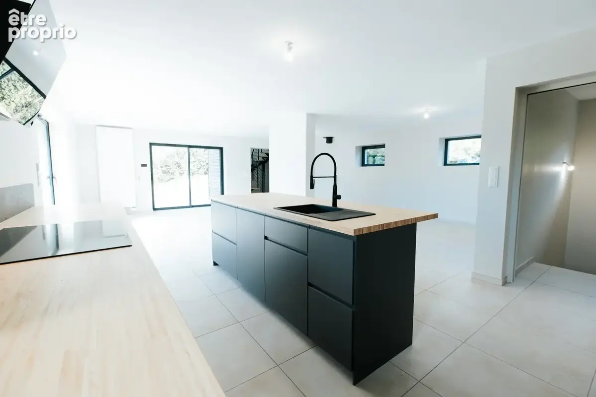 VILLA 250m2 Exceptionelle I DPE A • Vue exceptionnelle sur les Alpes • Piscine • 248 m2 habitables - photo 5