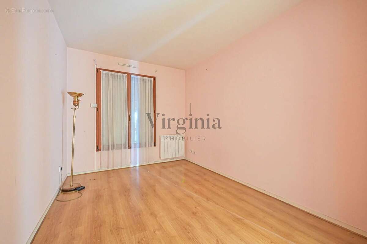 Appartement à CHARENTON-LE-PONT