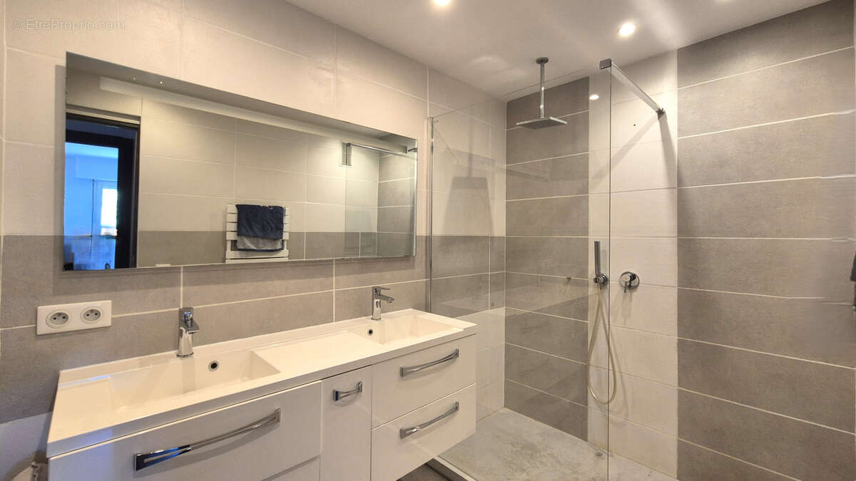 Appartement à MANDELIEU-LA-NAPOULE