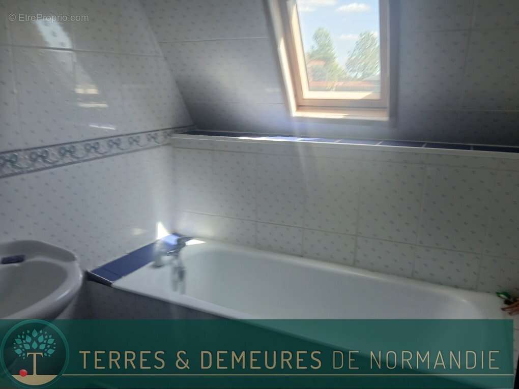 Maison à LE BEC-HELLOUIN