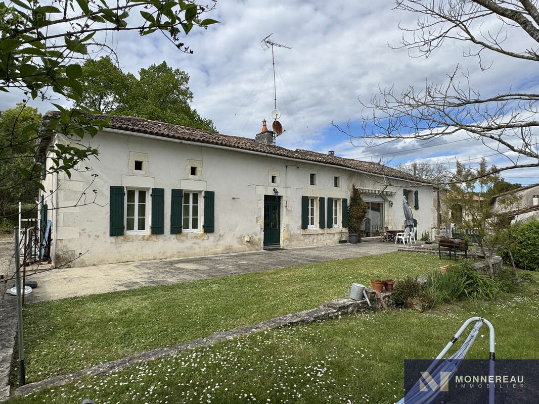 Maison à BAIGNES-SAINTE-RADEGONDE