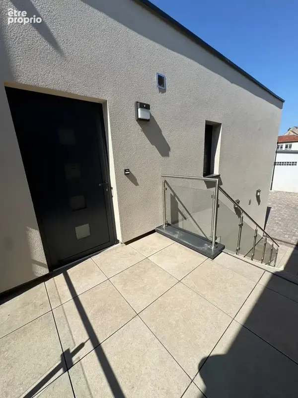 Appartement neuf au 1er étage avec balcon + 2 places de parking privatives. - photo 5