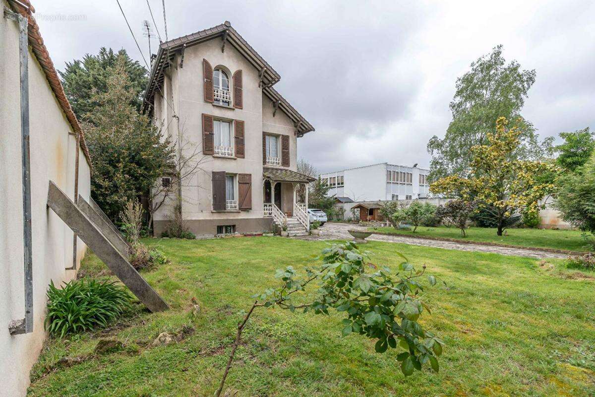 Maison à SAINT-MAUR-DES-FOSSES